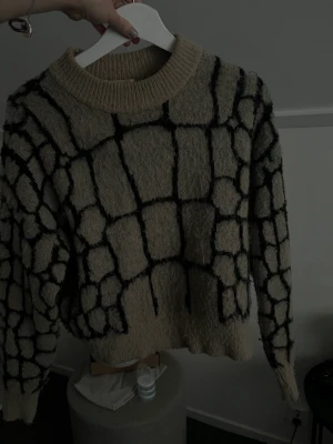 Stickad tröja - Stickad tröja från object