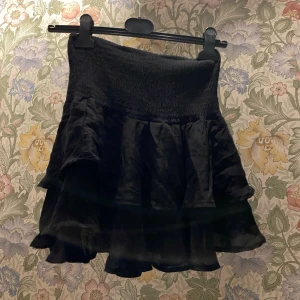 Volangkjol - Söt volangkjol 👌🏻 använd sparsamt en sommar 