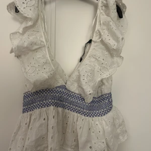 Sommarblus - Söt sommarblus från zara som är använd ungefär 2 gånger. Priset kan diskuteras💓