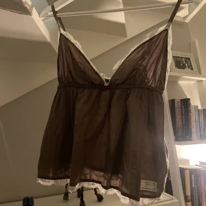 Odd Molly topp - Jättefin brun topp från Odd Molly som är perfekt till sommaren! Skriv om intresserad eller för flera bilder❣️