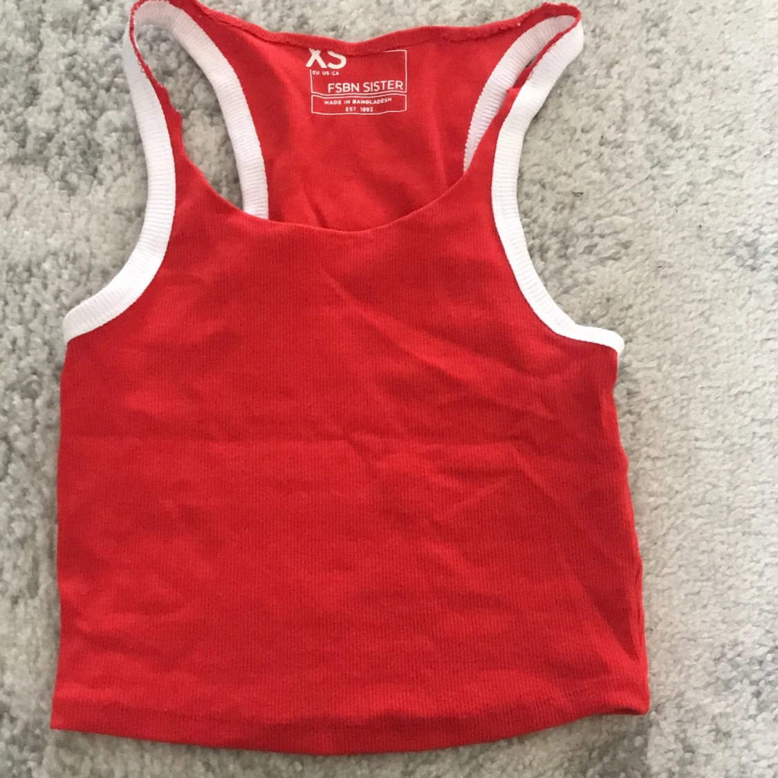 Rödt , linne, magtröja 