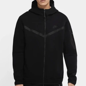 Nike tech fleece  - Säljer min Nike tech tröja i färgen svart då den aldrig kommer till användning mer och den är ftf i bra skick, den är för båda tjejer och killar, nypris 1350 kr