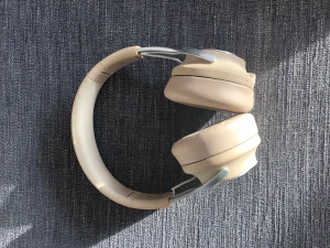 Hörlurar - Beiga hörlurar i nyskick