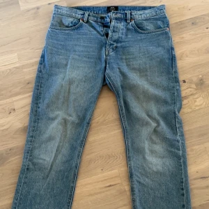 Neuw jeans  - Säljer då dem inte kommer till användning. I mycket bra skick och knappt använda. 