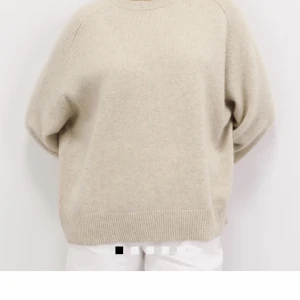 Softgoat tröja - Säljer min softgoat tröja, endast använd ett få antal gånger!! Storlek S men passar lika bra medium💕nypris 2695 o ch jag säljer för 1500 men kan gå ner i pris vid snabb affär❤️❤️