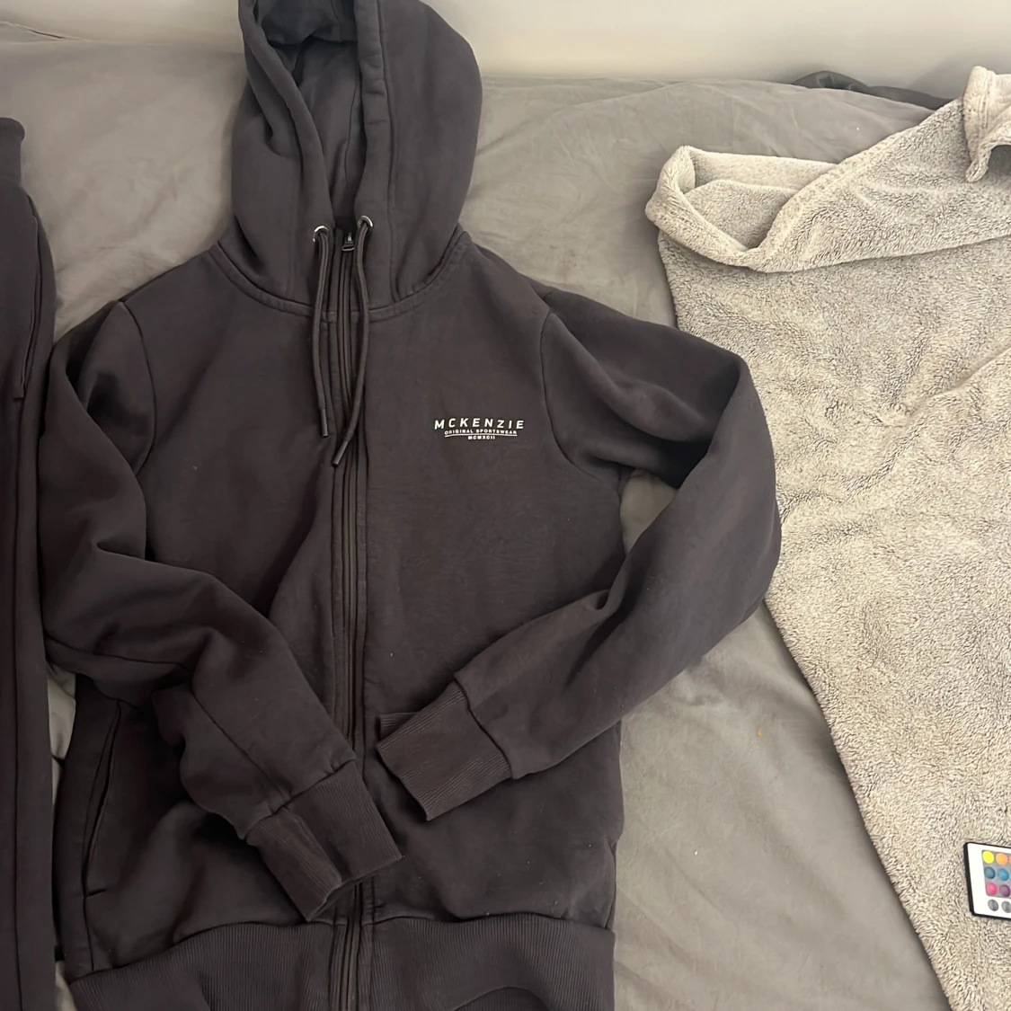 Grått mckenzie sätt säljes‼️ - 90