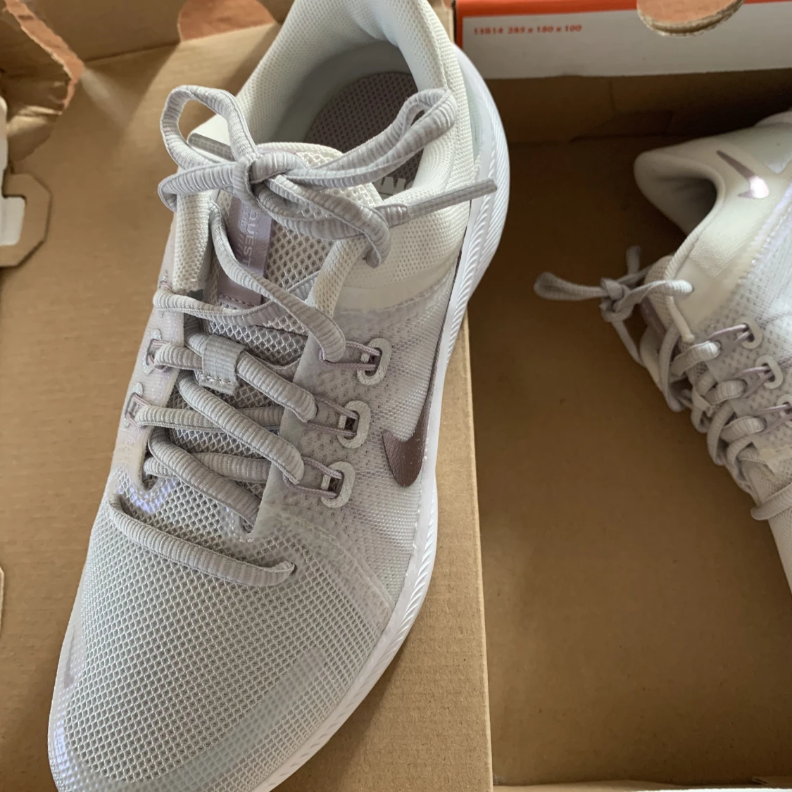 WMNS NIKE QUEST 4  - 90