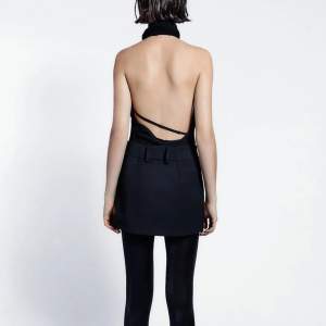 så fin topp från Zara med öppen rygg, hely ny!!! skriv för fler bilder  (Nypris: 559) 