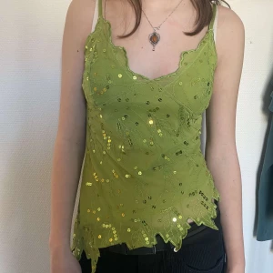grön glittrig top - Grön vintage y2k top, bra skick. 