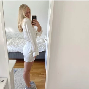 Zara klänning - En superfin zara klänning, helt ny med lappen kvar 💕 storlek M men passar S också 💕