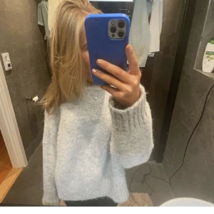 Stickad tröja!! - Skitsnygg grå stickad tröja ifrån zara!! Lånade bilder