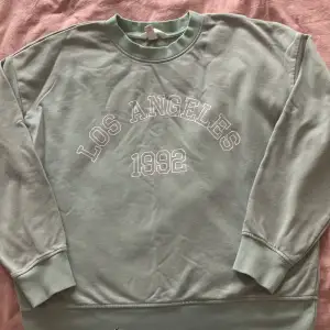 H&M crewneck sweatshirt, comfy, turquoise, Los Angeles