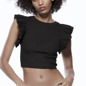 Zara topp! - Säljer nu denna snygga zara topp! Skriv om du har fler frågor❣️Frakt är EJ inräknat i priset💋💋