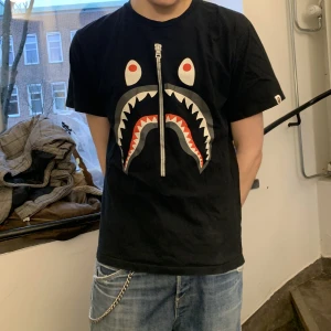 Bape T-shirt - Bape T-shirt, storlek M. Kvitto och påse finns. Original pris 1000 kr