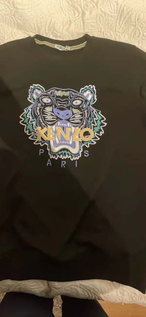Kenzo tröja  - Tjena! Säljer min kenzo tröja använd ungefär 5-6 gånger är helt fräsch skick 9/10, den är S men passar även M