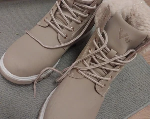 High ankle boot  - Literally used 5 times, size40, sole 26, very good condition, super comfortable