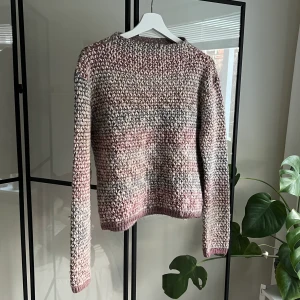 Tröja  - Stickad tröja som är köpt second hand. Tröjan är i storlek S