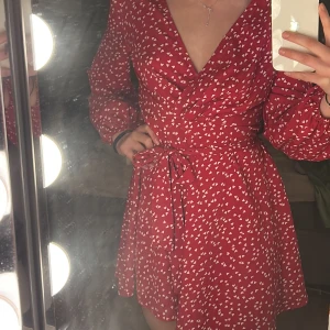 Super fin klänning  - Ifrån shein. Använd några få gånger!!