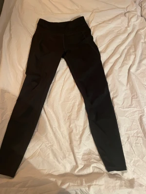 Tränibgsbyxor - Säljer pågrund av att jag har för många