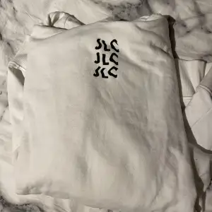 en JLC hoodie som inte kommer till användning