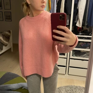 Stickad tröja - Superfin tröja ifrån pull&bear! Använd fåtal gånger💕