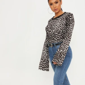 Leotröja från PrettyLittleThing  - Storlek 32/XXS men passar XS/S