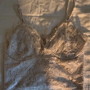 Top - Crop top liknande linne. Storlek xs. 