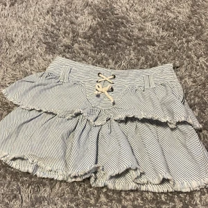 Jätte söt jeans kjol 💘 - Volang kjol