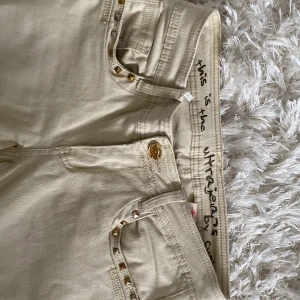 Lågmidjade jeans  - Aldrig andvänt, prislappen är kvar 