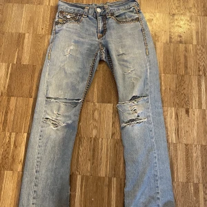 True religion  - jätte fina unika trueys, knappt använda. Bootcut/straight passform. Storlek 30❤️