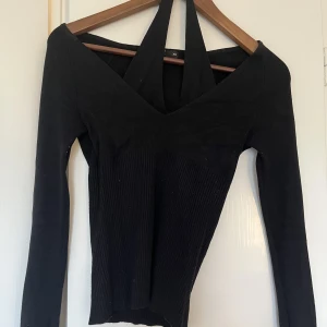 Tröja från bikbok - Skitsnygg tröja från bikbok i storlek xs. Använd ett fåtal gånger och säljer då den inte kommer till användning. 
