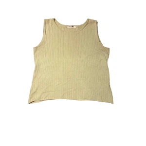 Linne✨ - Gulligt linne, bilden gör inte riktigt färgen rättvisa, skulle säga att den är mer grön i verkligenheten😗