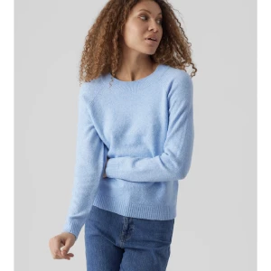 Stickad Tröja från Vero Moda - Stickad tröja från Vero Moda💙Köpt här på plick men i fint skick. Supermjuk och mysig:)