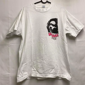 Bob Marley t-shirt - En asfet Bob Marley t-shirt som jag säljer för den inte kommer till användning, väldigt bra skick. Står ingen storlek men skulle säga S/M