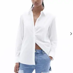 Basic vit skjorta ifrån Filippa K. Fint skick då den tyvärr är för liten för mig 💕