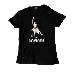 tshirt med tryck - Jättesöt tshirt med tryck på framsidan, storlek S. Skriv om du har fler frågor :)