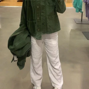 Vita Linnebyxor  - Vita linnebyxor från Cubus, knappt använda!! Storlek xs, men sitter som en xs/s❤️‍🩹❤️‍🩹