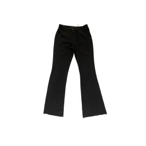 Kostymbyxor med bootcut - Sköna kostymbyxor i mörkbrun färg. Har sprätt upp sömmen där nere så att de ska bli längre men det går att sy in. Innerbenslängd: 84cm.  Från märket mexx.