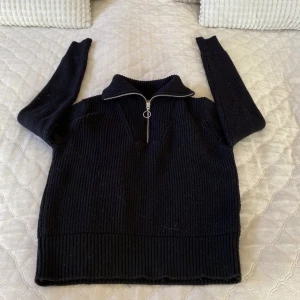 half zip stickad tröja - aldrig använd!!