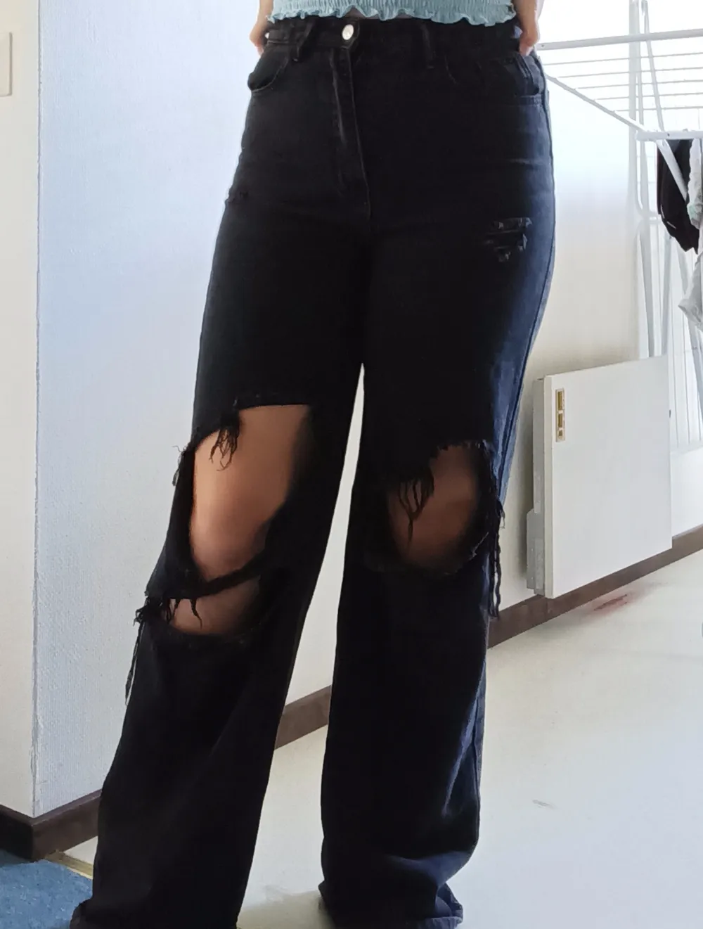 Super fina svarta jeans från SHEIN. Jeans & Byxor.