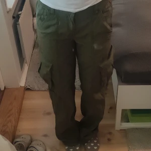 Cargo byxor  - Cargo byxor från h&m, har aldrig använt dem.