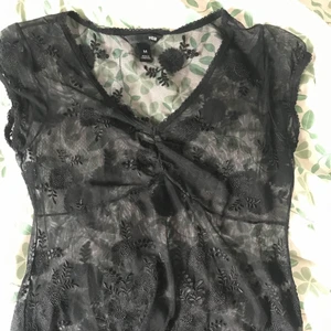 Topp - superfin spets topp! Kommer tyvärr inte till användning 