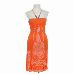 Klänning - Superfin ”tropisk” halteneck klänning. Lite genomskinlig. Materialet är inte vanligt bomullstyg 