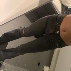 Bershka jeans - Säljer mina super fina bootcut bershka jeans i storlek 34, då de ej kommer till använding 💓 passar mig i längden som är 174cm💓