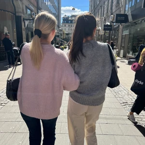 Stickad tröja  - Säljer nu min fina rosa stickade tröja från zara 