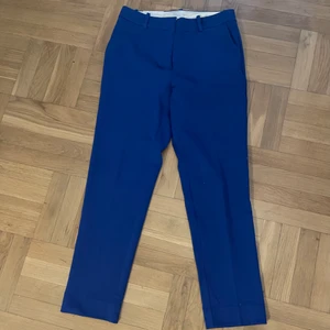 Slacks - Ett par oanvända slack i blått! Finns i strl 38