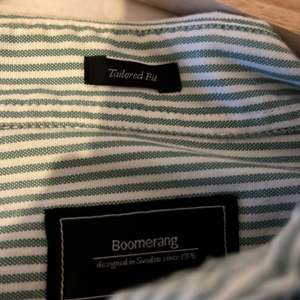 Boomerang skjorta XL , Nyskick . Tailored fit. . Skjortor.