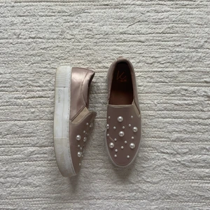 K.cobler skor storlek 38 - Jättefina skor från K.cobler som är användna max tre gånger! Säljer då de blivit för små. Perfekta nu till sommaren💖