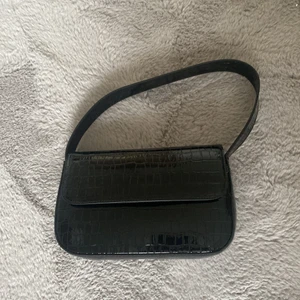 Väska  - Oanvänd väska som passar till allt. Hör av dig vid intresse 💖