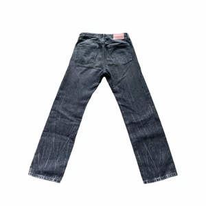 Acne Studios Jeans storlek 28/32 - Acne studios jeans i bra skick org 2300kr  säljer pga dom har blivit för korta i längden för mig. 